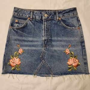 Embriodered Denim Mini Skirt Distressed Size 6